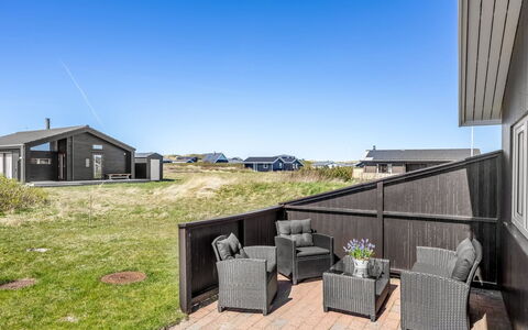 Loryleimis - 300M from the Sea: Hus, Hjem, Dør, Tag, Sommerhus, Estate, Have, Skygge, Sidespor, Gård