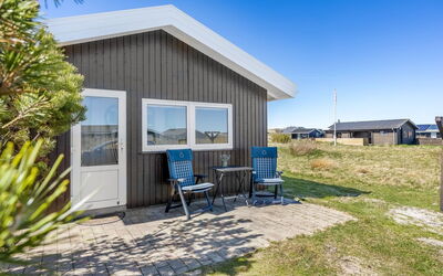 Loryleimis - 300M from the Sea