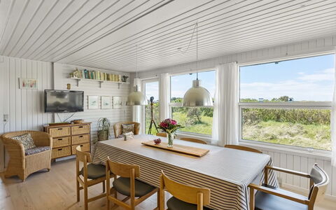 Amarah - 325M from the Sea: Træ, Indretning, Loft, Møbel, Gulvbelægning, Køkken & Spisebord, Spisestue, Etage, Stol, Lysarmatur