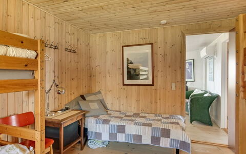 Amarah - 325M from the Sea: Møbel, Indretning, Væg, Gulvbelægning, Træ, Etage, Loft, Soveværelse, Værelse, Seng