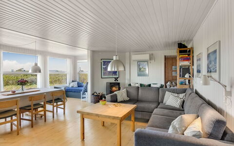 Amarah - 325M from the Sea: Træ, Loft, Hjem, Sommerhus, Bejdse, Stue, Hårdttræ, Couch, Trægulve