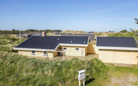 Estefania - 450M from the Sea: Møbel, Bord, Udendørs Møbler, Udendørs Bord, Stol, Bejdse, Skygge, Backyard, Sommerhus, Køkken & Spisebord