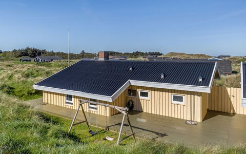 Estefania - 450M from the Sea: Møbel, Bord, Udendørs Møbler, Udendørs Bord, Stol, Bejdse, Skygge, Backyard, Sommerhus, Køkken & Spisebord