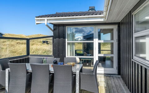 Ingela - 350M from the Sea: Træ, Hjem, Dør, Veranda, Dæk, Hårdttræ, Bejdse, Sommerhus, Planke, Skygge
