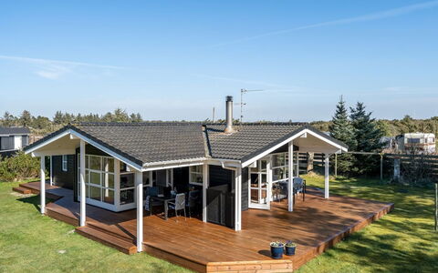 Troels - 750M from the Sea: Svømmepøl, Udendørs Møbler, Møbel, Udvej, Flise, Eco Hotel, Skygge, Stol, Fritid, Estate