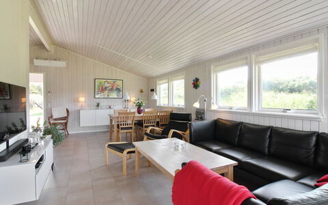 Alberga - 700M from the Sea: Træ, Hus, Sommerhus, Hjem, Tag, Landdistrikt, Sidespor, Bjælkehytte, Garden Bygninger, Hårdttræ