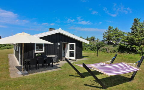 Alberga - 700M from the Sea: Træ, Hus, Sommerhus, Hjem, Tag, Landdistrikt, Sidespor, Bjælkehytte, Garden Bygninger, Hårdttræ