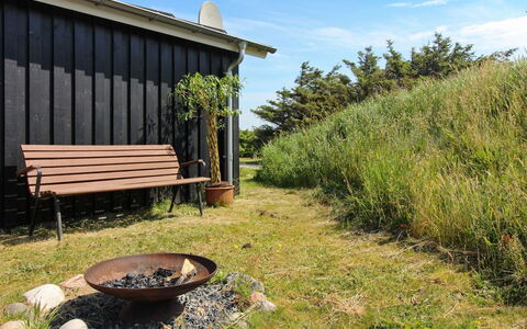 Alberga - 700M from the Sea: Træ, Hus, Sommerhus, Hjem, Tag, Landdistrikt, Sidespor, Bjælkehytte, Garden Bygninger, Hårdttræ