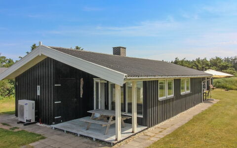 Alberga - 700M from the Sea: Træ, Hus, Sommerhus, Hjem, Tag, Landdistrikt, Sidespor, Bjælkehytte, Garden Bygninger, Hårdttræ