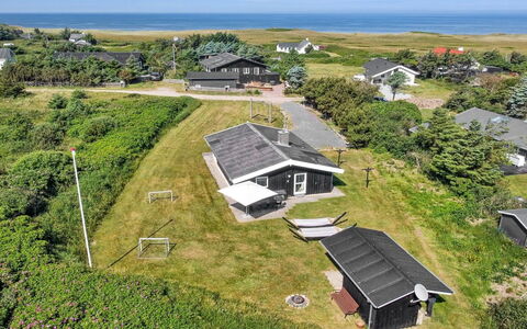 Alberga - 700M from the Sea: Træ, Hus, Sommerhus, Hjem, Tag, Landdistrikt, Sidespor, Bjælkehytte, Garden Bygninger, Hårdttræ