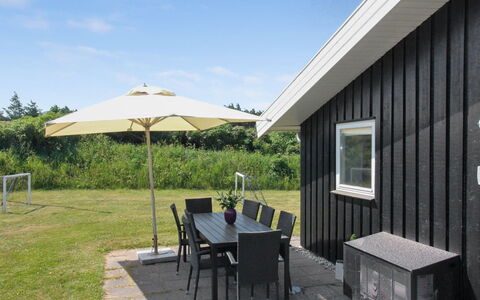 Alberga - 700M from the Sea: Træ, Gulvbelægning, Indretning, Etage, Møbel, Trægulve, Værelse, Loft, Bejdse, Hårdttræ
