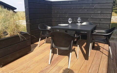 Darla - 375M from the Sea: 