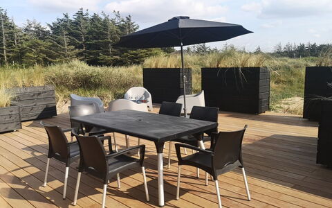 Darla - 375M from the Sea: 