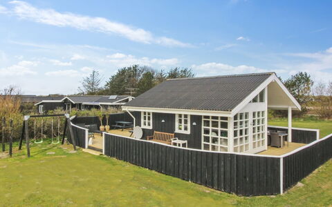 Bjari - 850M from the Sea: Loft, Gulvbelægning, Indretning, Etage, Kompositmateriale, Møbel, Udvej, Hotel, Design, Dagslys