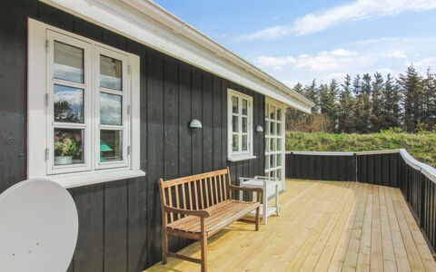 Bjari - 850M from the Sea: Loft, Gulvbelægning, Indretning, Etage, Kompositmateriale, Møbel, Udvej, Hotel, Design, Dagslys