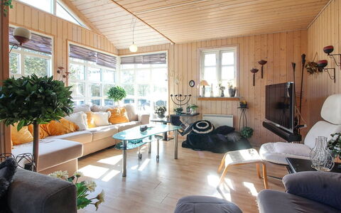 Bjari - 850M from the Sea: Boligområde, Tag, Forstad, Indkørsel, Estate, Skorsten