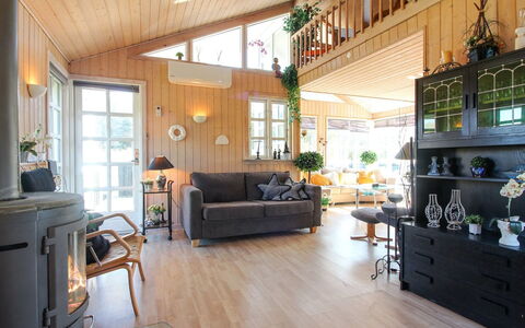 Bjari - 850M from the Sea: Boligområde, Tag, Forstad, Indkørsel, Estate, Skorsten