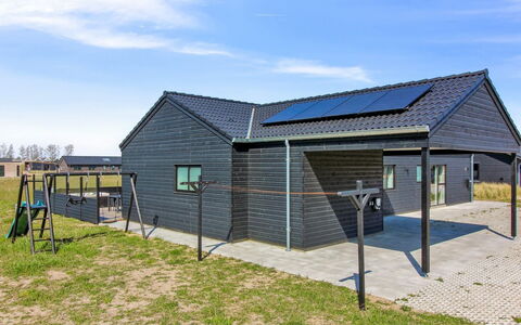 Ambra - 950M from the Sea: Tag, Hjem, Dør, Sommerhus, Skygge, Sidespor, Gård, Estate, Backyard