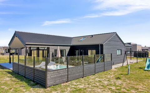 Ambra - 950M from the Sea: Tag, Hjem, Dør, Sommerhus, Skygge, Sidespor, Gård, Estate, Backyard