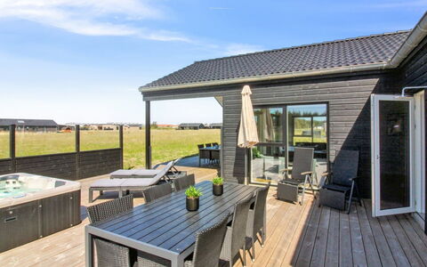 Ambra - 950M from the Sea: Tag, Hjem, Dør, Sommerhus, Skygge, Sidespor, Gård, Estate, Backyard