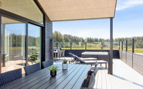 Ambra - 950M from the Sea: Tag, Hjem, Dør, Sommerhus, Skygge, Sidespor, Gård, Estate, Backyard