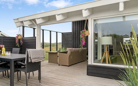Crista - 500M from the Sea: Loft, Gulvbelægning, Indretning, Etage, Kompositmateriale, Møbel, Udvej, Hotel, Design, Dagslys