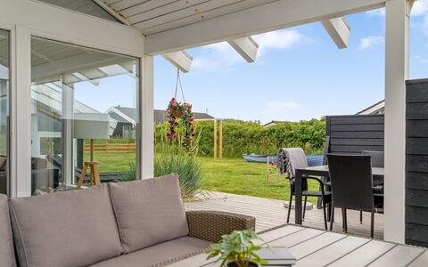 Crista - 500M from the Sea: Loft, Gulvbelægning, Indretning, Etage, Kompositmateriale, Møbel, Udvej, Hotel, Design, Dagslys