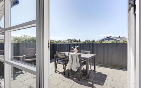 Biarni - 300M from the Sea: Hjem, Tag, Hus, Dør, Sommerhus, Skygge, Have, Bunddække, Veranda, Gård