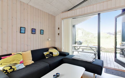 Mikkel - 300M from the Sea: Indretning, Couch, Værelse, Stue, Loft, Kaffebord, Stol, Hårdttræ, Vinter