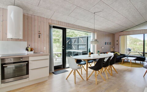 Mikkel - 300M from the Sea: Træ, Gulvbelægning, Møbel, Indretning, Køkken & Spisebord, Loft, Køkken, Trægulve, Værelse, Lysarmatur
