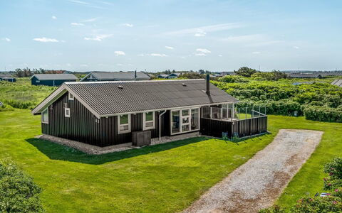 Sina - 300M from the Sea: Hus, Hjem, Dør, Tag, Sommerhus, Estate, Have, Skygge, Sidespor, Gård