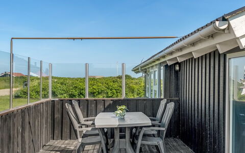 Sina - 300M from the Sea: Hus, Hjem, Dør, Tag, Sommerhus, Estate, Have, Skygge, Sidespor, Gård