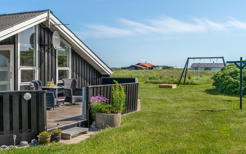 Sina - 300M from the Sea: Hus, Hjem, Dør, Tag, Sommerhus, Estate, Have, Skygge, Sidespor, Gård