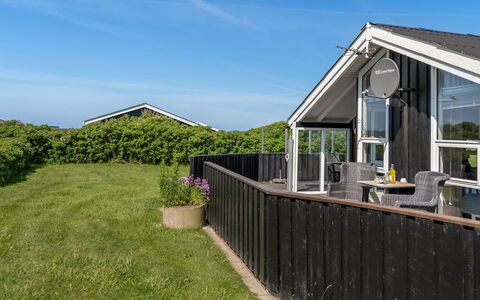 Sina - 300M from the Sea: Hus, Hjem, Dør, Tag, Sommerhus, Estate, Have, Skygge, Sidespor, Gård