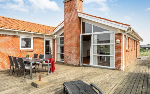 Broder - 150M from the Sea: Sommerhus, Have, Sidespor, Garden Bygninger, Skygge, Gård, Backyard, Lawn, Stuehus, Landscaping