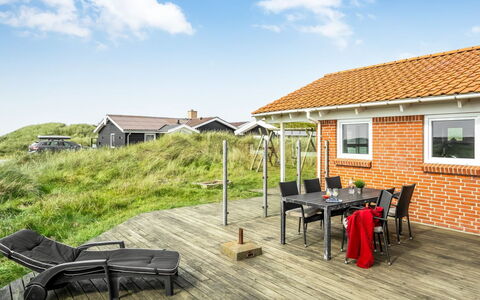 Broder - 150M from the Sea: Sommerhus, Have, Sidespor, Garden Bygninger, Skygge, Gård, Backyard, Lawn, Stuehus, Landscaping