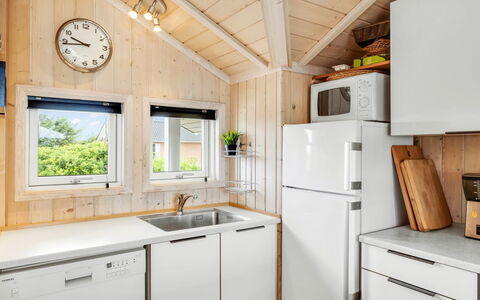 Kiran - 200M from the Sea: Træ, Køkken, Køkken Apparat, Større Bandage, Husholdningsapparat, Værelse, Loft, Bejdse, Hårdttræ, Countertop