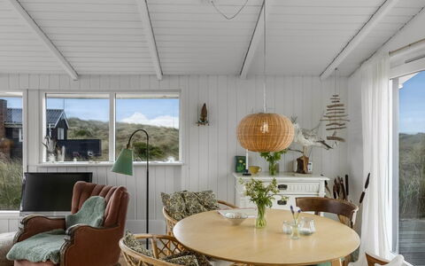 Anissa - 100M from the Sea: Møbel, Loft, Naturmateriale, Stol, Køkken & Spisebord, Design, Hårdttræ, Stueplante, Spisestue, Planke