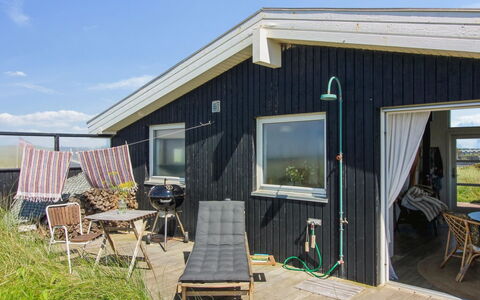Anissa - 100M from the Sea: Loft, Gulvbelægning, Indretning, Etage, Kompositmateriale, Møbel, Udvej, Hotel, Design, Dagslys