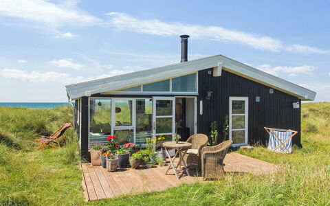 Anissa - 100M from the Sea: Loft, Gulvbelægning, Indretning, Etage, Kompositmateriale, Møbel, Udvej, Hotel, Design, Dagslys