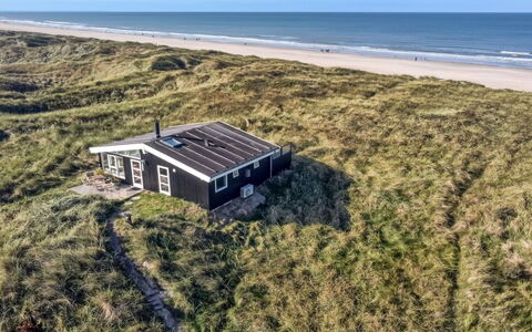 Anissa - 100M from the Sea: Tag, Hus, Land Lot, Hjem, Sommerhus, Estate, Garden Bygninger, Skygge, Bjælkehytte, Landscaping
