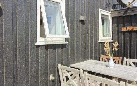 Freydis - 92M from the Sea: Møbel, Indretning, Stol, Gulvbelægning, Bord, Udvej, Etage, Loft, Værelse, Eco Hotel