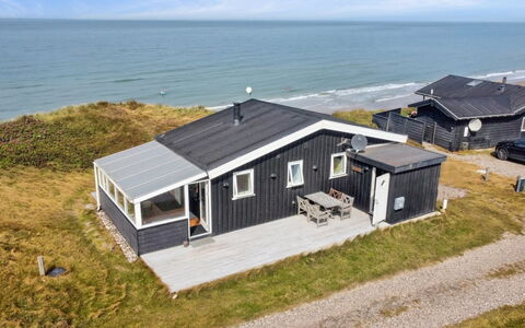 Freydis - 92M from the Sea: Møbel, Indretning, Stol, Gulvbelægning, Bord, Udvej, Etage, Loft, Værelse, Eco Hotel