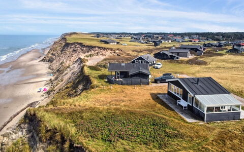 Freydis - 92M from the Sea: Møbel, Indretning, Stol, Gulvbelægning, Bord, Udvej, Etage, Loft, Værelse, Eco Hotel