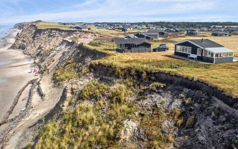 Freydis - 92M from the Sea: Møbel, Indretning, Stol, Gulvbelægning, Bord, Udvej, Etage, Loft, Værelse, Eco Hotel