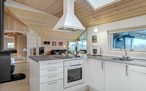 Mattis - 650M from the Sea: Køkken, Køkken Apparat, Countertop, Træ, Loft, Større Bandage, Indretning, Gulvbelægning, Husholdningsapparat, Cabinetry