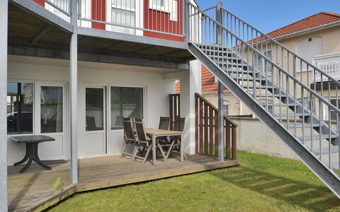 Haghni - 200M from the Sea: Møbel, Indretning, Stol, Gulvbelægning, Bord, Udvej, Etage, Loft, Værelse, Eco Hotel