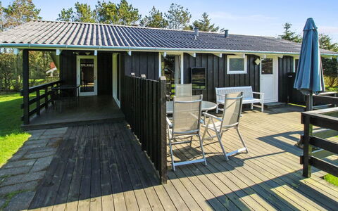Conradine - 500M from the Sea: Træ, Gulvbelægning, Indretning, Etage, Møbel, Trægulve, Værelse, Loft, Bejdse, Hårdttræ