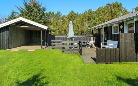 Conradine - 500M from the Sea: Træ, Gulvbelægning, Indretning, Etage, Møbel, Trægulve, Værelse, Loft, Bejdse, Hårdttræ