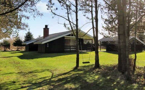 Conradine - 500M from the Sea: Boligområde, Tag, Forstad, Indkørsel, Estate, Skorsten